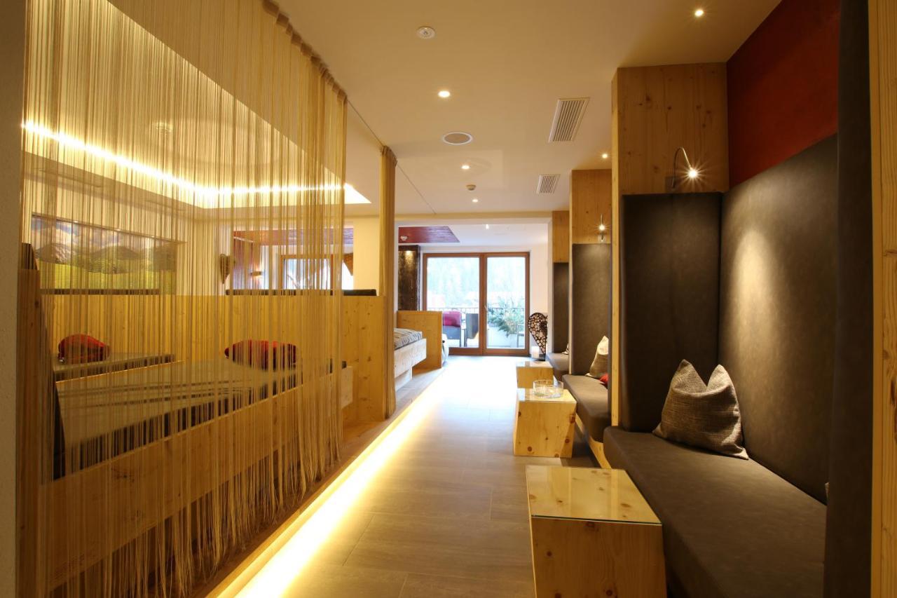 โฮเทล ชวาร์ทเซอร์ อ๊าดเลอร์ Hotel เนาดาส ภายนอก รูปภาพ