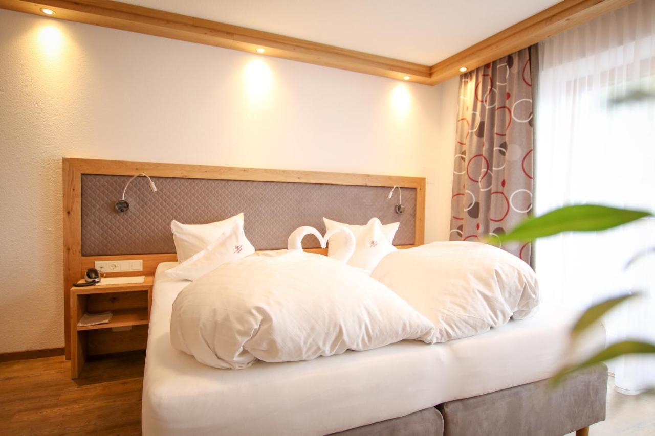 โฮเทล ชวาร์ทเซอร์ อ๊าดเลอร์ Hotel เนาดาส ภายนอก รูปภาพ