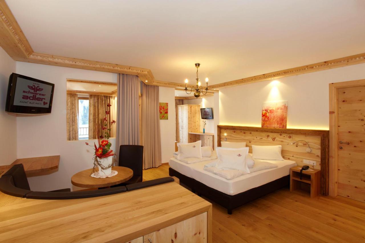 โฮเทล ชวาร์ทเซอร์ อ๊าดเลอร์ Hotel เนาดาส ภายนอก รูปภาพ