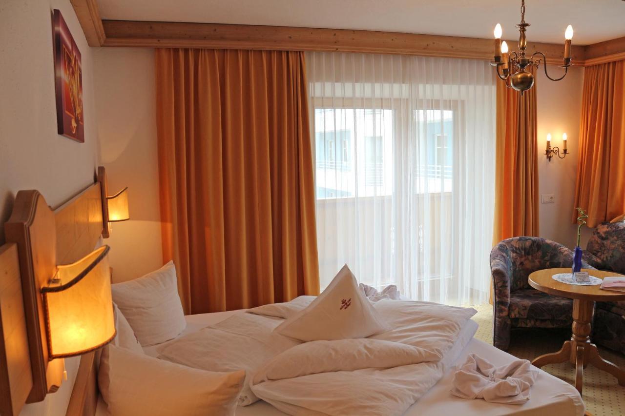 โฮเทล ชวาร์ทเซอร์ อ๊าดเลอร์ Hotel เนาดาส ภายนอก รูปภาพ