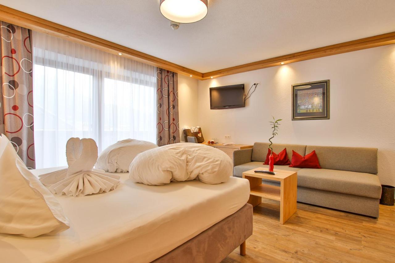 โฮเทล ชวาร์ทเซอร์ อ๊าดเลอร์ Hotel เนาดาส ภายนอก รูปภาพ