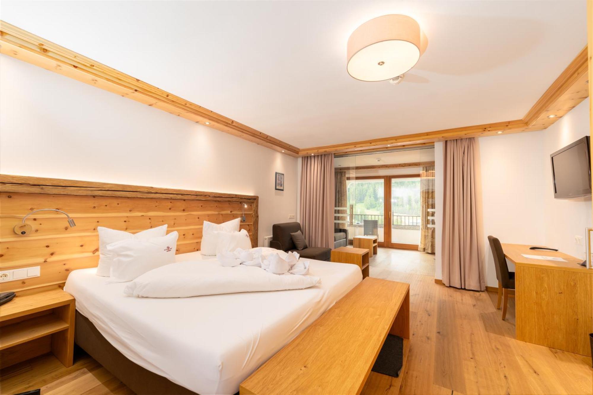 โฮเทล ชวาร์ทเซอร์ อ๊าดเลอร์ Hotel เนาดาส ภายนอก รูปภาพ