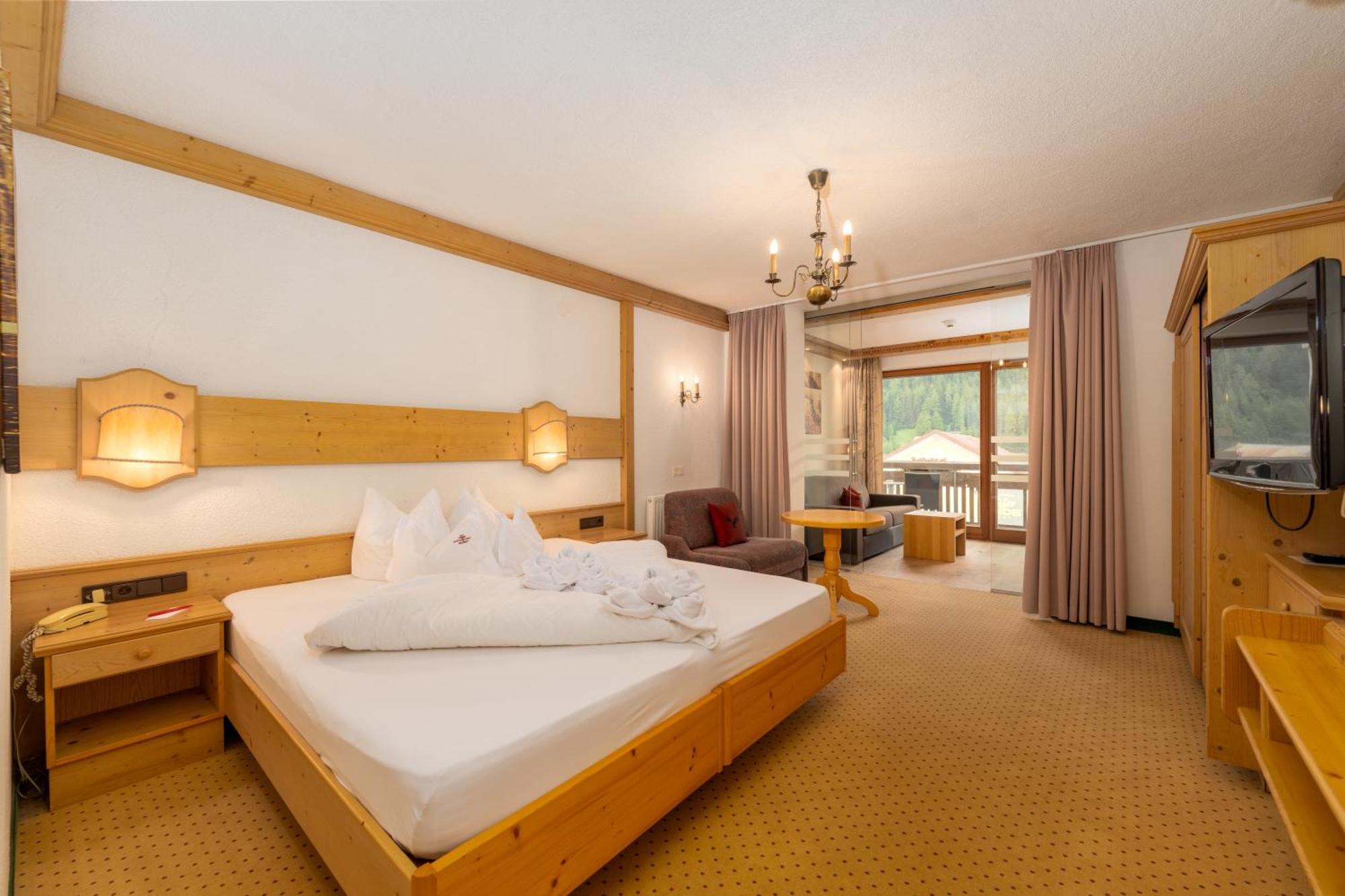 โฮเทล ชวาร์ทเซอร์ อ๊าดเลอร์ Hotel เนาดาส ภายนอก รูปภาพ