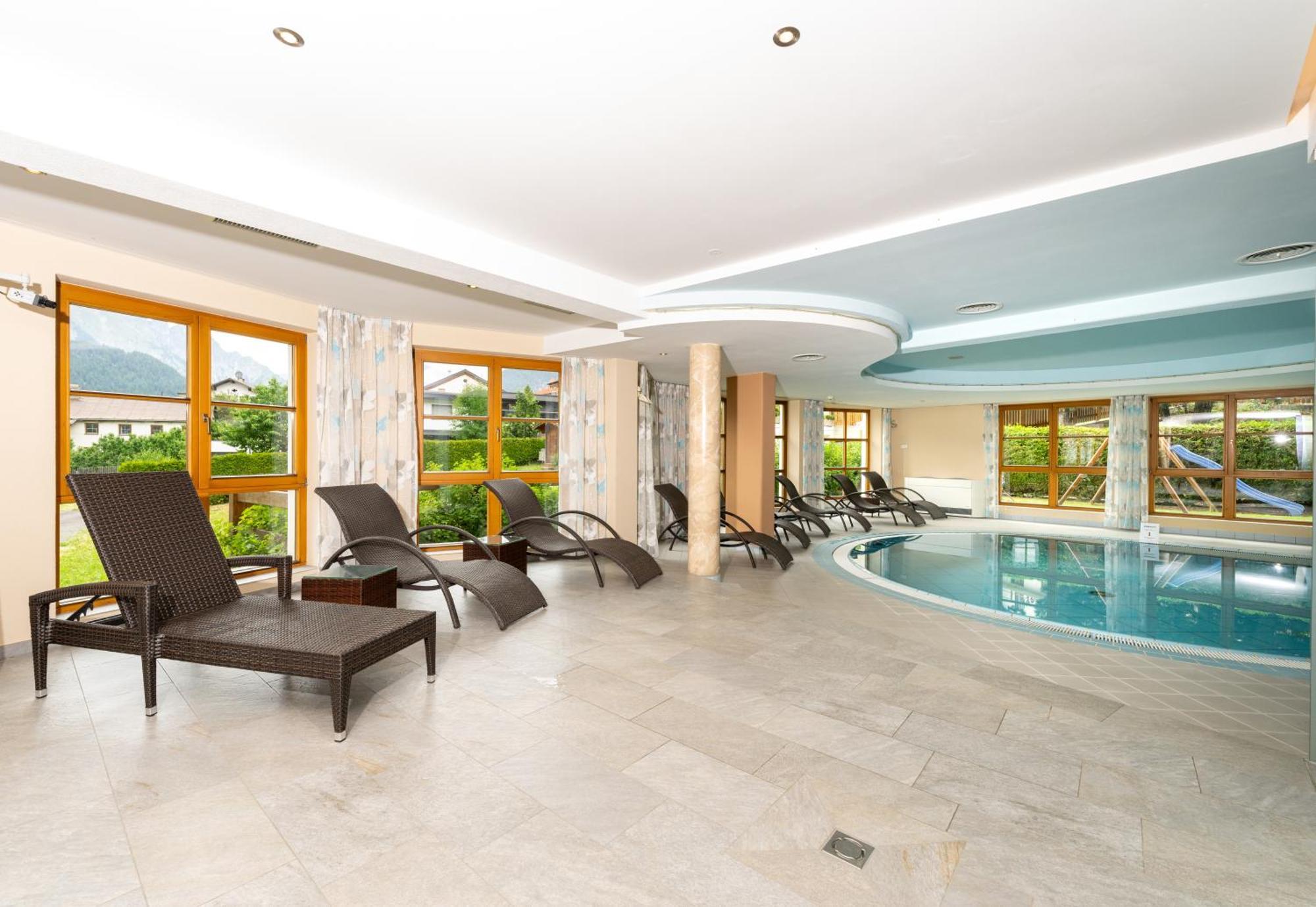 โฮเทล ชวาร์ทเซอร์ อ๊าดเลอร์ Hotel เนาดาส ภายนอก รูปภาพ