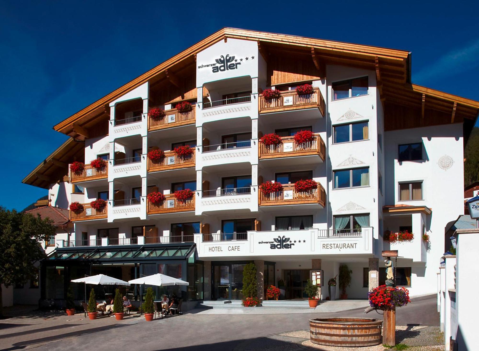 โฮเทล ชวาร์ทเซอร์ อ๊าดเลอร์ Hotel เนาดาส ภายนอก รูปภาพ
