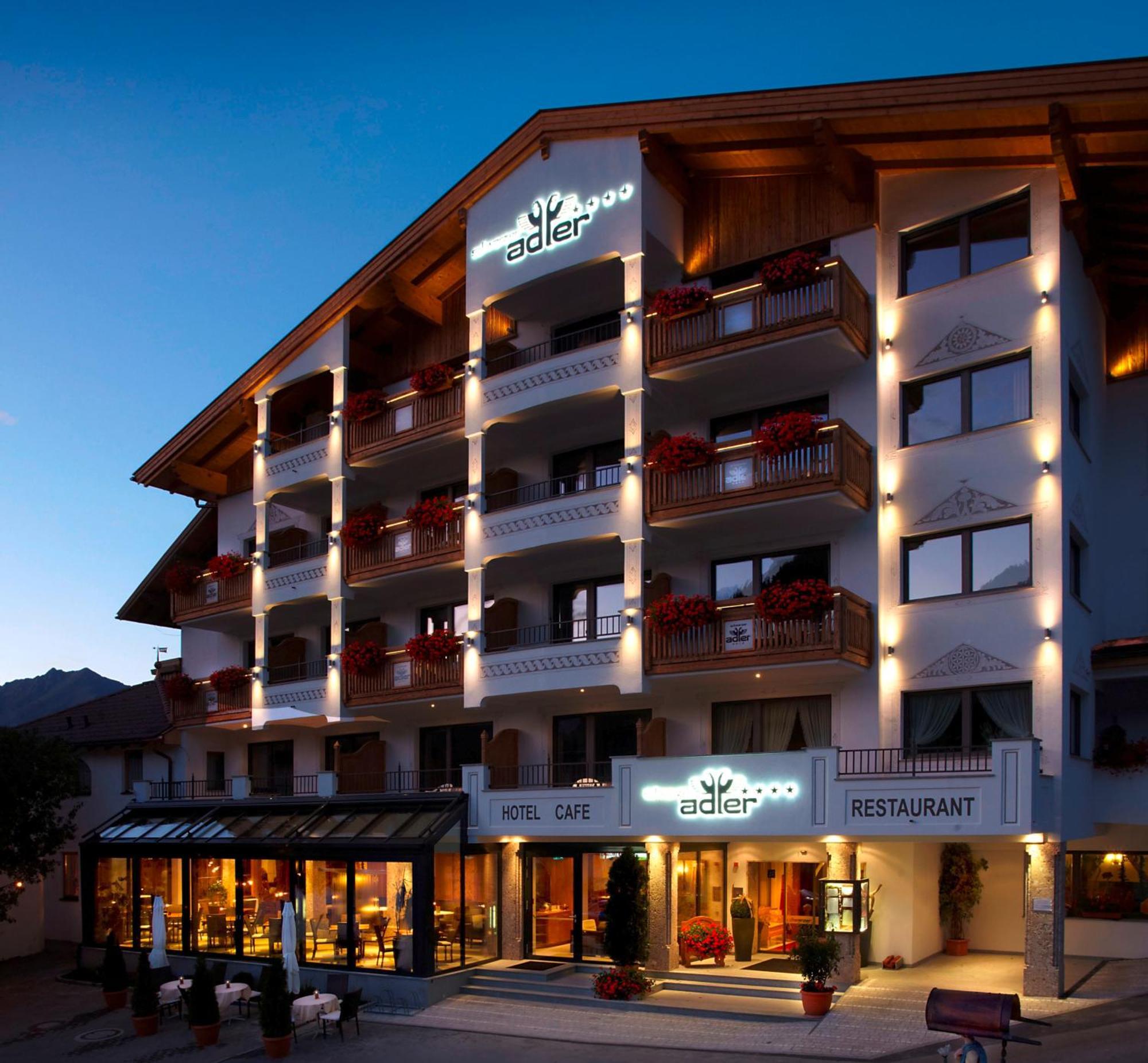 โฮเทล ชวาร์ทเซอร์ อ๊าดเลอร์ Hotel เนาดาส ภายนอก รูปภาพ