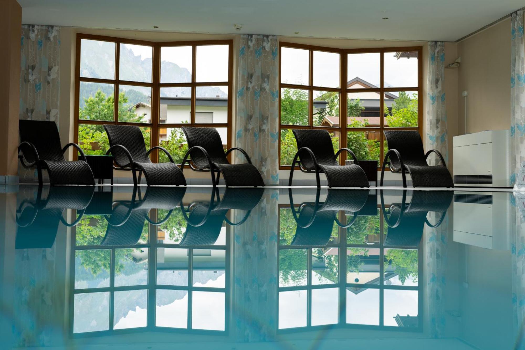 โฮเทล ชวาร์ทเซอร์ อ๊าดเลอร์ Hotel เนาดาส ภายนอก รูปภาพ
