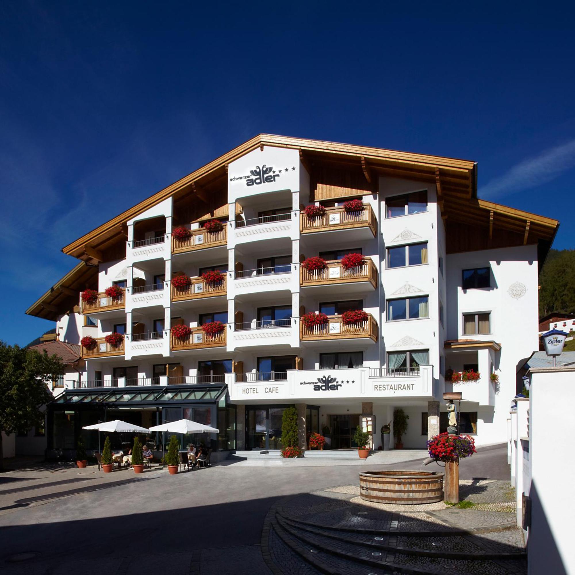 โฮเทล ชวาร์ทเซอร์ อ๊าดเลอร์ Hotel เนาดาส ภายนอก รูปภาพ