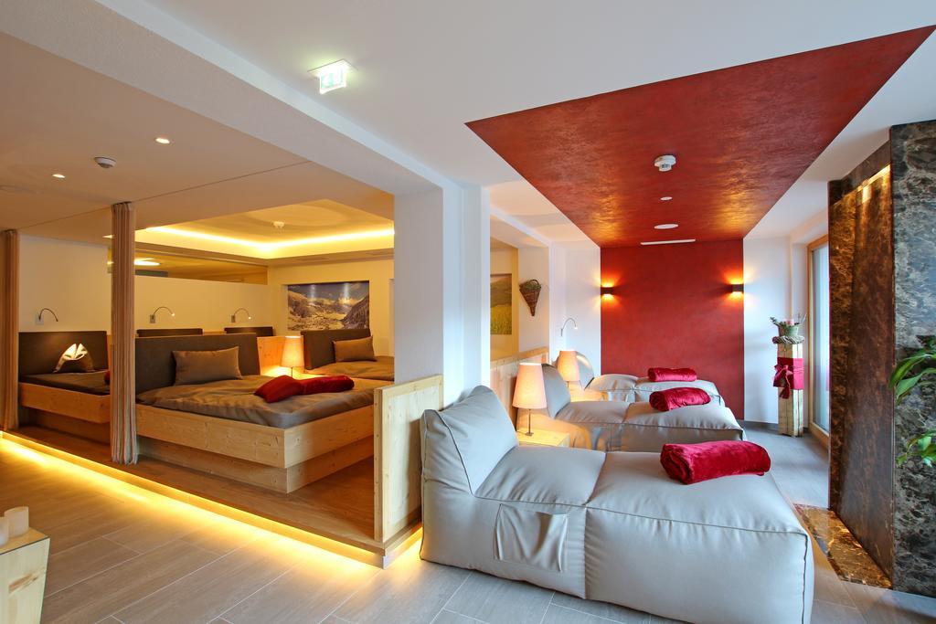 โฮเทล ชวาร์ทเซอร์ อ๊าดเลอร์ Hotel เนาดาส ภายนอก รูปภาพ